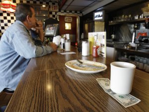 tipping-71e24965a60e3a967405193ceb365075c19afd1d-s1600-c85.jfif